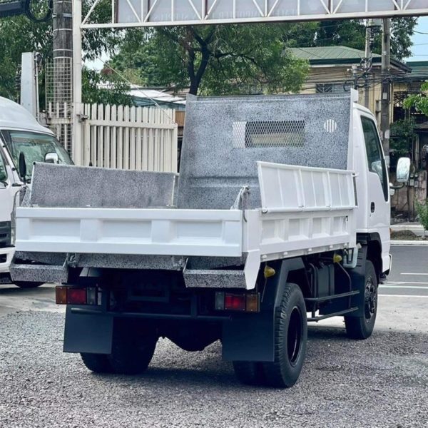 ISUZU 6 WHEELER 4*4T 4CBM DUMPER TRUCK "Slightly Used" - Image 2