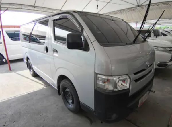 2017 Toyota Hiace 985K - Image 3
