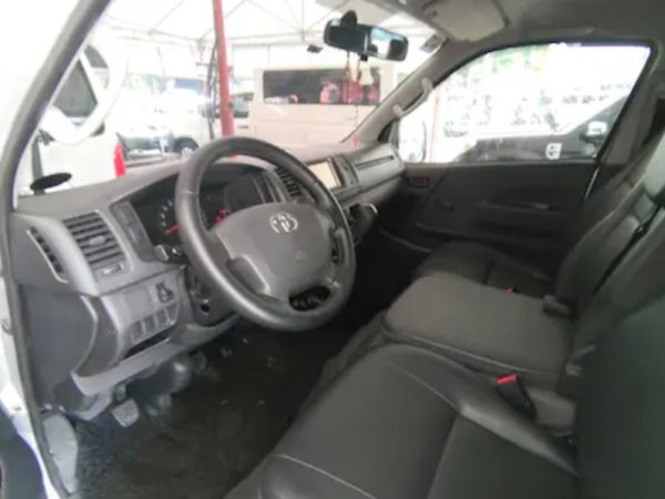 2017 Toyota Hiace 985K - Image 9